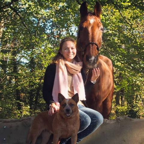 Whitney Wijnnobel met haar paard en hond_tip NML